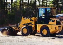 Колесни товарачи Caterpillar 904 B
