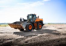 Колесни товарачи Develon DL320-7