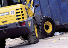 Колесни товарачи Komatsu WA90-3