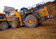 Колесни товарачи Komatsu WA900-3