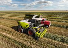 Комбайн за фураж 4-WD (задвиждане на четирите колела) Claas Jaguar 860
