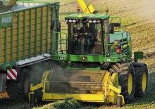 Комбайн за фураж 4-WD (задвиждане на четирите колела) John Deere 7450 i ProDrive-ASR
