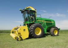 Комбайн за фураж 4-WD (задвиждане на четирите колела) John Deere 7950 i ProDrive-ASR