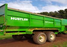 Къси ремаркета за силаж Hustler SF2000