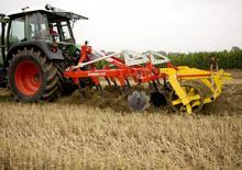 Култиватори Pöttinger Synkro 3030