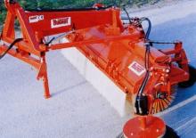 Монтирани машини за метене Bugnot BA 250