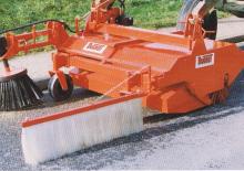 Монтирани машини за метене Bugnot BR 120