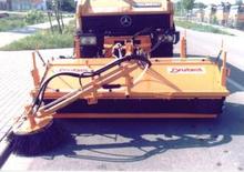 Монтирани машини за метене Drutzel DVK-U 220 HSR 2