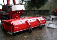 Монтирани машини за метене Grünig GS-Vario 2300 Jumbo