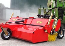 Монтирани машини за метене Adler K 750-300