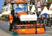 Монтирани машини за метене Pronar ZM 2000