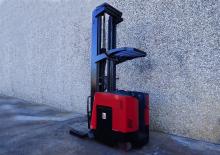 Мотокари с тесен проход VNA RAYMOND 740R45TT