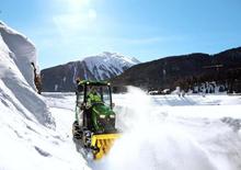 Общински многофункционални превозни средства на дизел John Deere 1026 R