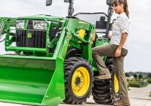 Общински многофункционални превозни средства на дизел John Deere 3038 E