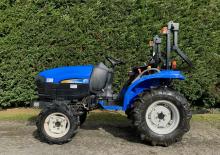 Общински многофункционални превозни средства на дизел New Holland TC 24 D