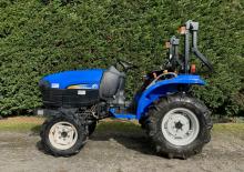 Общински многофункционални превозни средства на дизел New Holland TC 24 D
