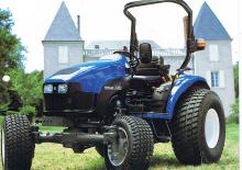 Общински многофункционални превозни средства на дизел New Holland TC 27 D