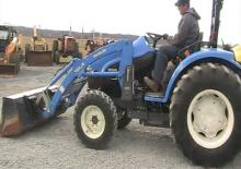 Общински многофункционални превозни средства на дизел New Holland TC 45 D