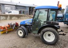 Общински многофункционални превозни средства на дизел New Holland TCE 55