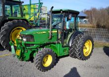 Общински трактори John Deere 5615 V