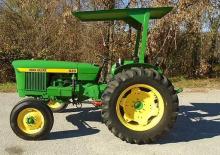 Общински трактори John Deere 820