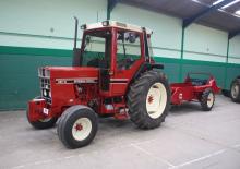 Трактори със задно задвижване International Harvester 885