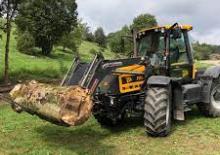 Общински трактори JCB Fastrac 2115