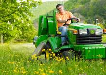 Общински трактори John Deere X 740