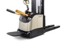 Палетни колички с платформа за повдигане на палети Crown ET 4000-1.2 TL