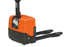 Пешеходна палетна количка BT LWE 130