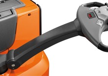 Пешеходна палетна количка BT LWE 140