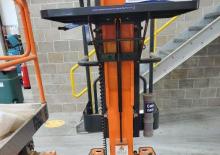 Подемници с единична вертикална мачта Power Towers Powerpicker