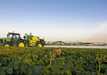 Прикачни полеви пръскачки John Deere 832 i