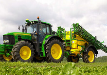 Прикачни полеви пръскачки John Deere 824