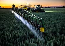 Прикачни полеви пръскачки John Deere R944i