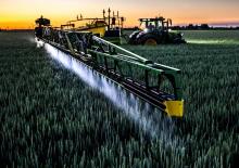 Прикачни полеви пръскачки John Deere R975i