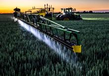Прикачни полеви пръскачки John Deere R975i