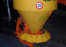 Разпъсквателни приставки Pronar PS 250 M