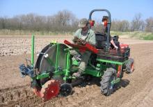 Разсадо-посадъчна машина Basrijs Discplanter with conveyer belt