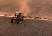 Самоходни полеви пръскачки Massey Ferguson MF 525R