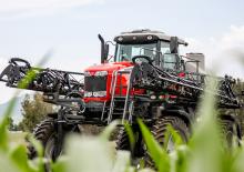 Самоходни полеви пръскачки Massey Ferguson MF 9330 Plus