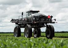 Самоходни полеви пръскачки Massey Ferguson MF 9335
