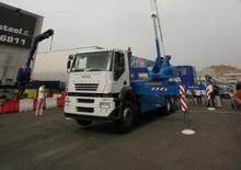 Монтирани на ремаркета повдигачи с подвижна стрела Oil & Steel Eagle S 5031