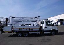 Монтирани на ремаркета повдигачи с подвижна стрела Oil & Steel Snake 2714 Compact