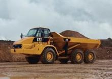 Съчленени самосвали Caterpillar 725