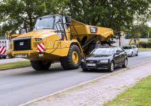 Съчленени самосвали Caterpillar 730