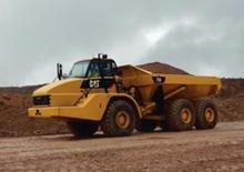 Съчленени самосвали Caterpillar 735