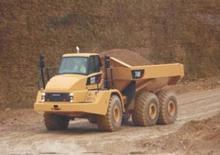 Съчленени самосвали Caterpillar 740B