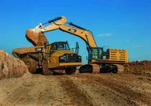 Съчленени самосвали Caterpillar 740B