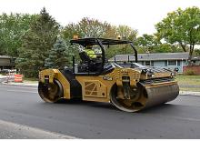 Тандемни вибрационни валяци Caterpillar CB15